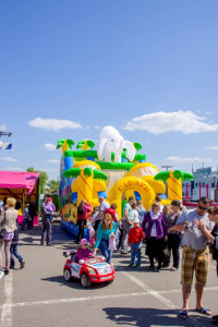 Батуты и карусели
